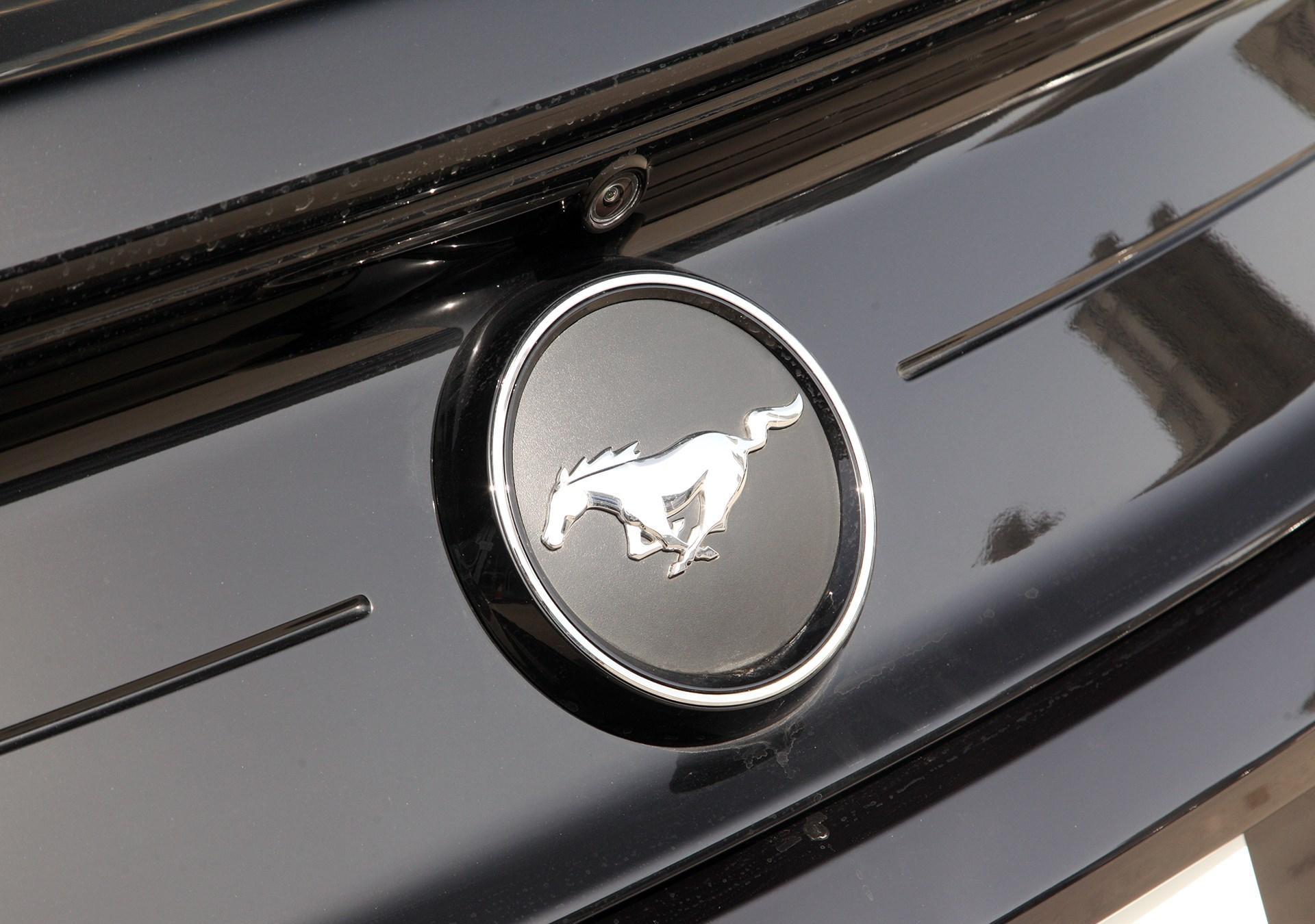 福特野马跟宝马4系外观对比,福特野马和宝马2系哪个好撩妹