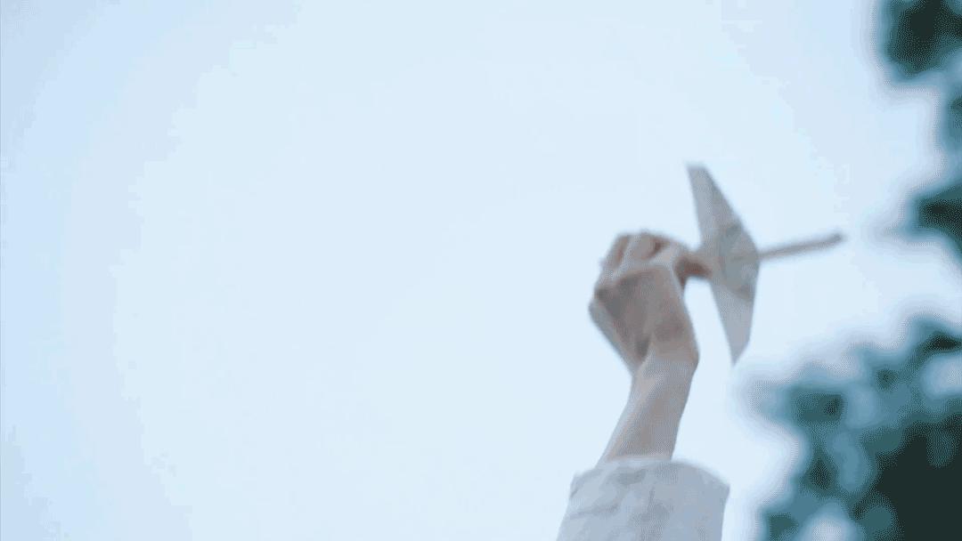 太平鸟刘雯最新设计穿搭,太平鸟刘雯同款白t恤