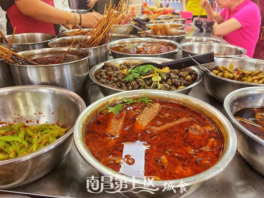 在民德路开了16年的水煮店，花甲肉腰子鸡脚都是心头好|城食19