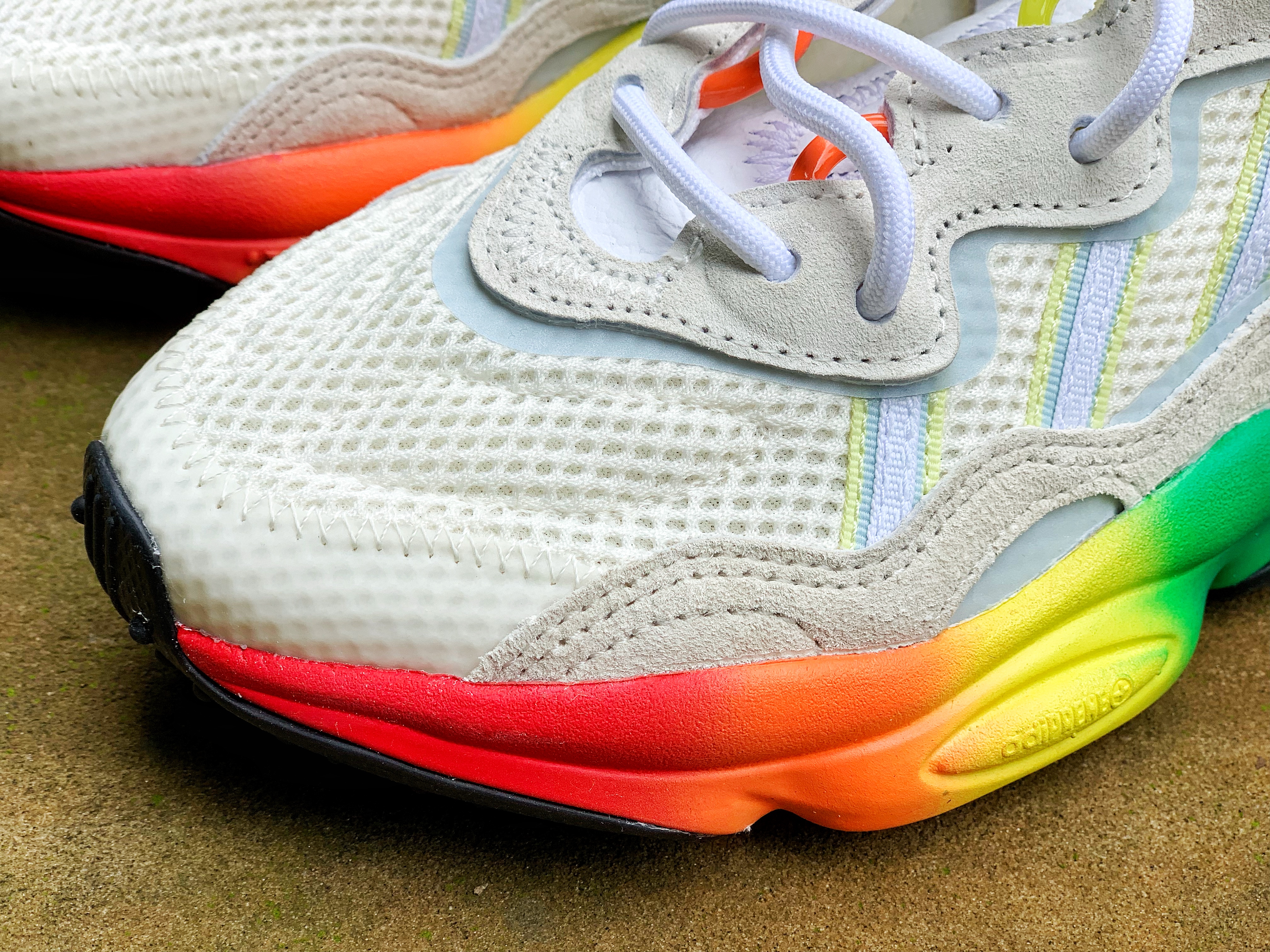 adidas三叶草新款 (三叶草ozweego缺点)