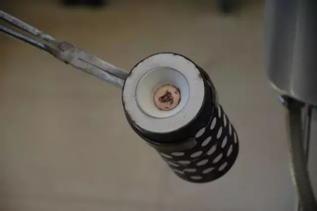 嘿，没见过黄金工厂吧，今天带你看透黄金首饰如何加工制作