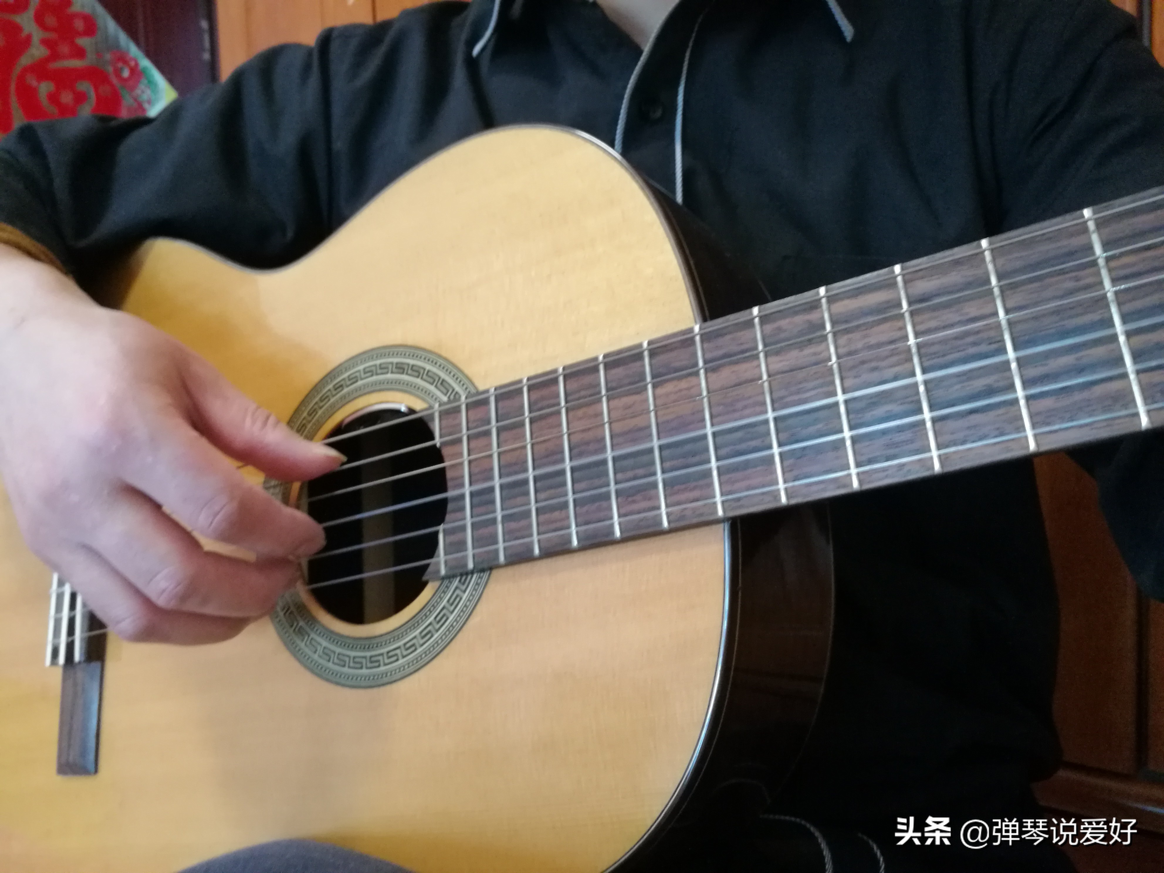 想学吉他第一步买琴,想学吉他买什么书