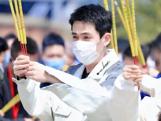 朱一龙春秋穿搭,朱一龙冬日穿搭