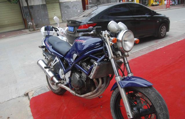 楠戜笉鍧忕殑鏈敯cb1100,楠戜笉鍧忕殑cb璇寸殑鏄湰鐢颁粈涔堣溅