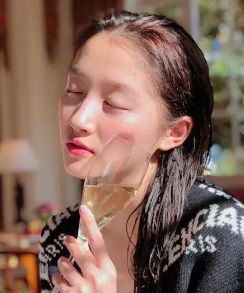 林允为满满正能量代言,林允的代言有哪些