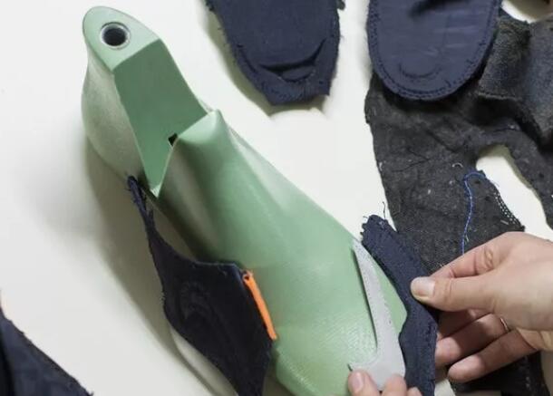 嗜鞋如命的人把鞋穿坏了怎么办？学她拆了重组！我还能再穿30年