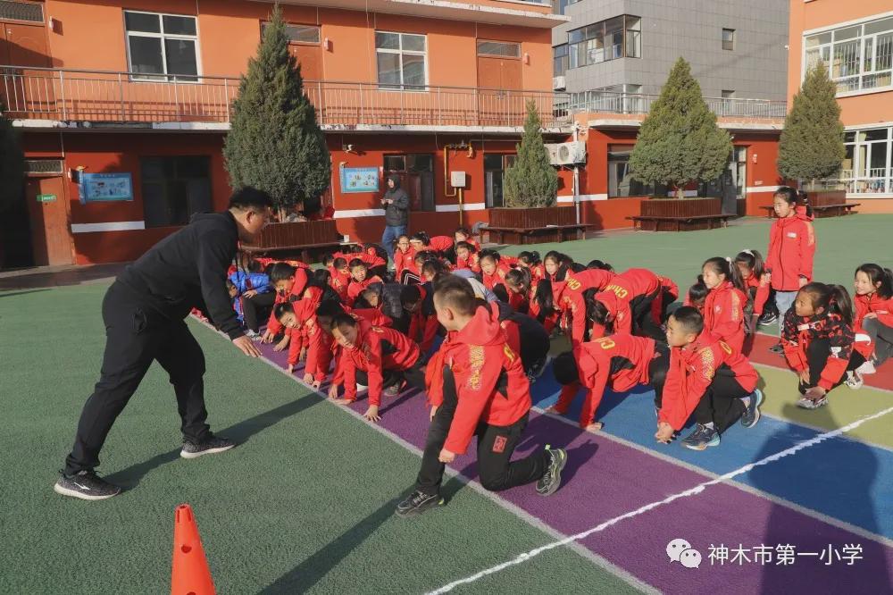 神木第一小学拔河比赛,小学体育优质课简报