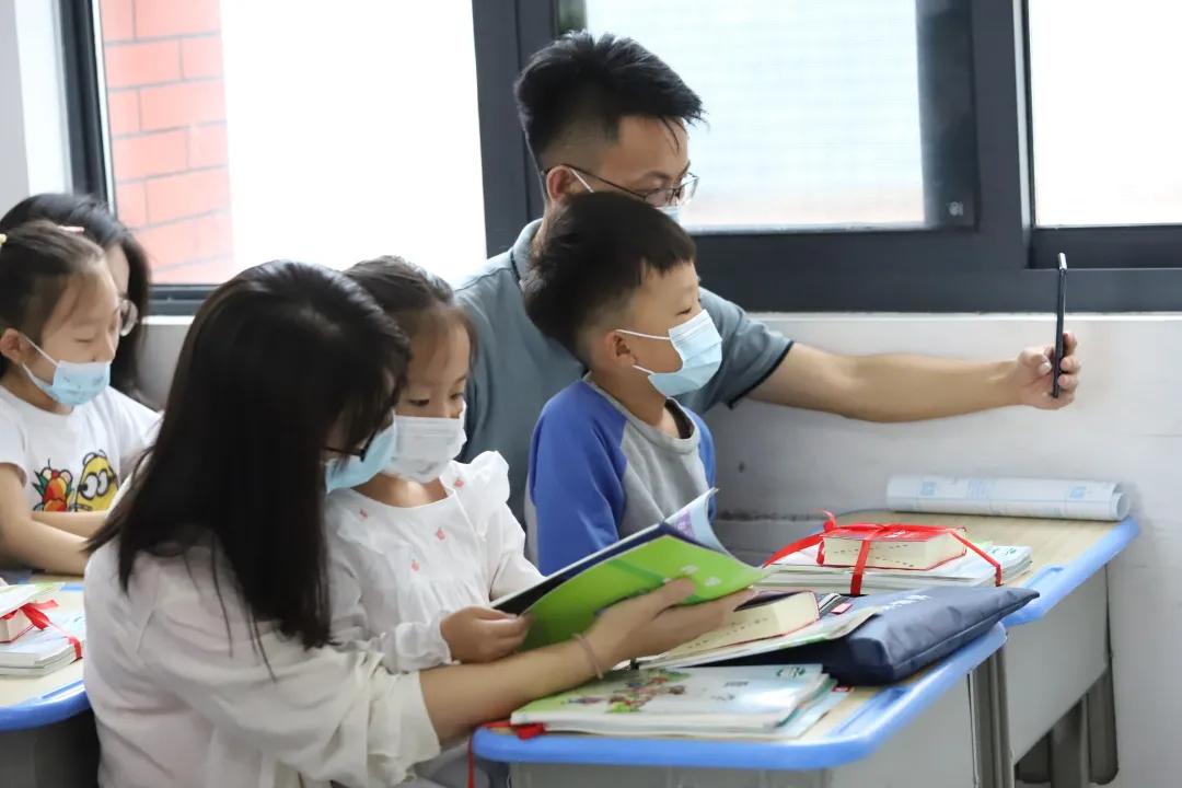 华山路小学新生一年级入学仪式,云兴小学城东分校招生标准