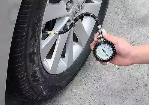 上高速有点飘是什么原因,高速上车发飘怎么回事