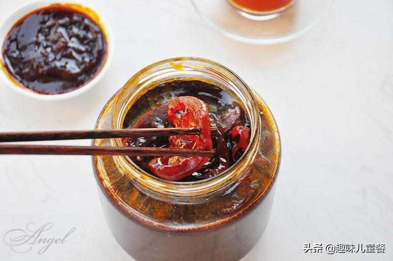 这种水果放电饭煲里煮一煮，嗓子痛和咳嗽都喝好了，成本才几块钱