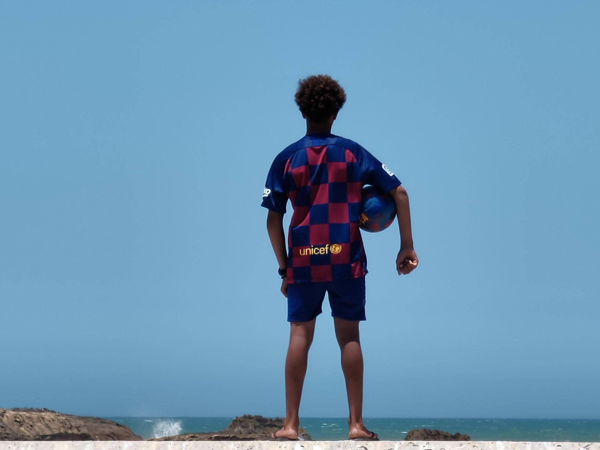 梅罗之间的另类战争：梅西和C罗，谁的球衣卖的好？