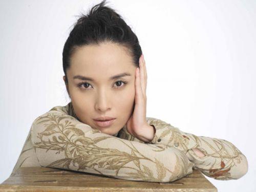 42岁李佳和靳东的照片,李佳为了嫁给靳东放弃豪门生活