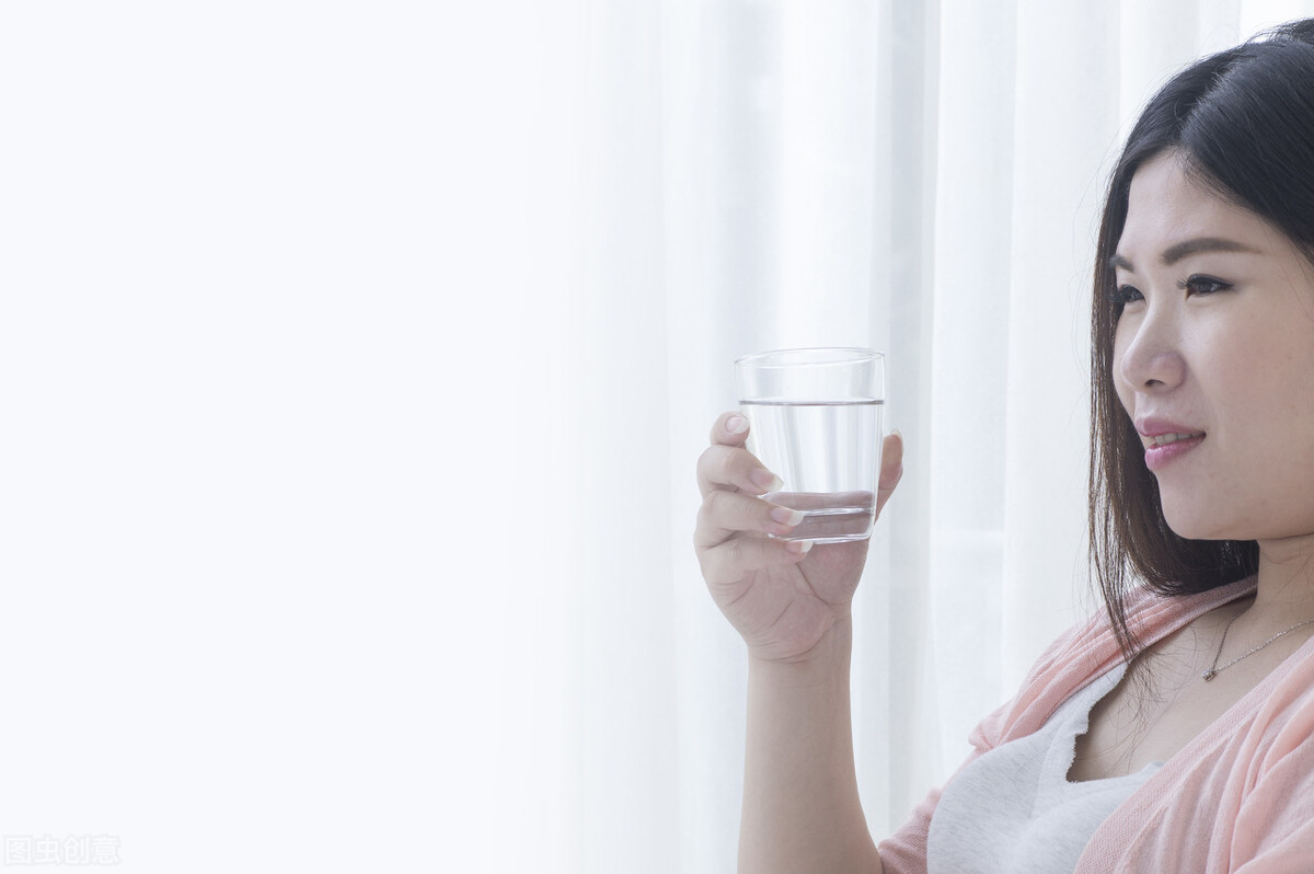 产科医生产妇大出血需切子宫后续,产妇大出血主任紧急手术