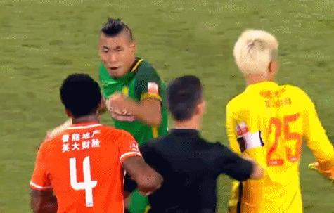 中国足球爆笑动态图,中国足球动画爆笑名场面