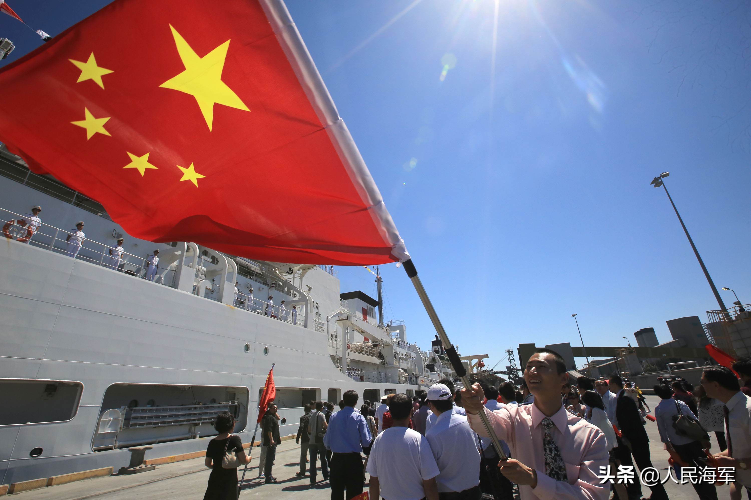 “请让我再亲吻一下祖国”—海外华人华侨眼里的和平方舟