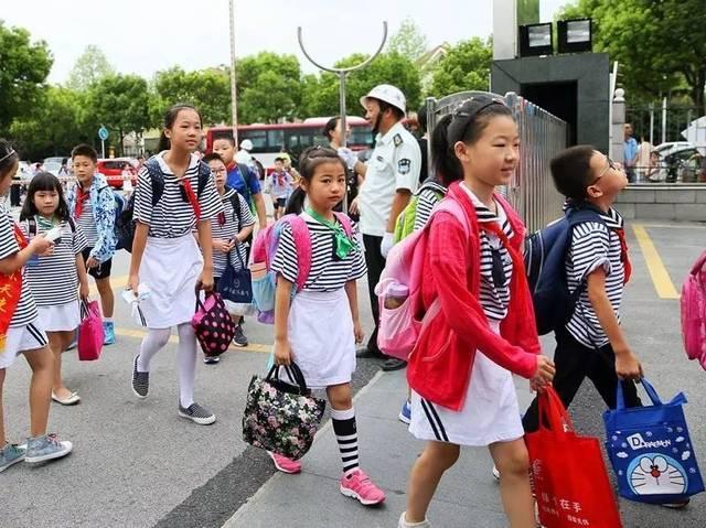 上海幼儿园晚一年入学,上海幼儿园入学原则