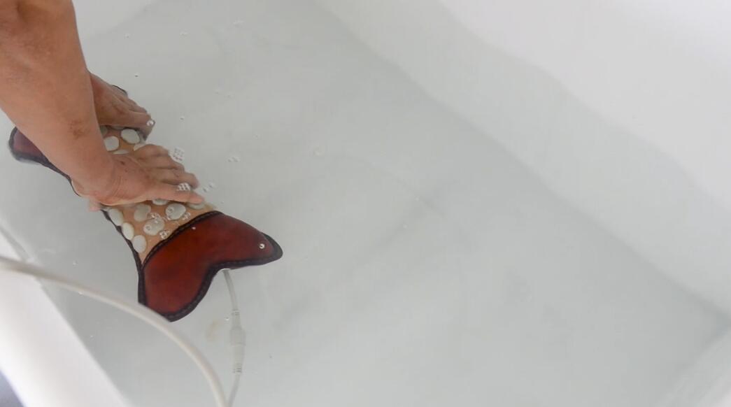 福气多温热玉石产品浸水实验测评：安全性能突出