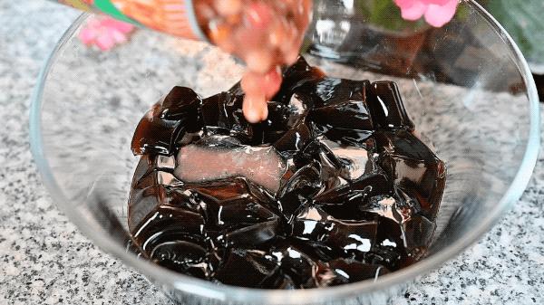 奶奶做豆沙糕视频,奶奶做巧克力奶茶