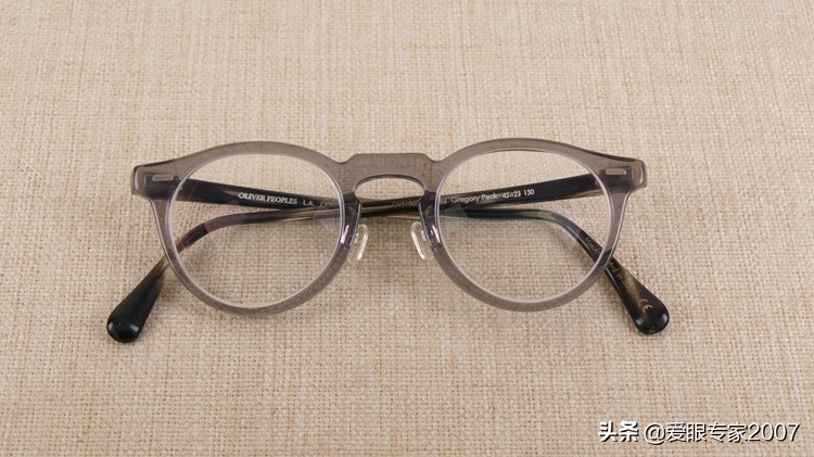 板材眼镜鼻托掉了怎么配,板材眼镜鼻托如何卸下来