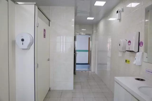 鍗楁柟鏃ユ姤鍖荤枟閲囪,鍗楁柟鏃ユ姤鍘诲摢閲岀湅