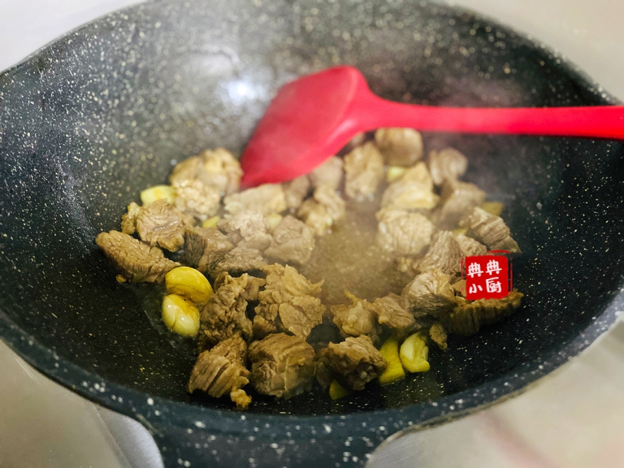 土豆炖牛肉滋养脾胃味道鲜美,土豆炖牛肉怎样做老年人能吃