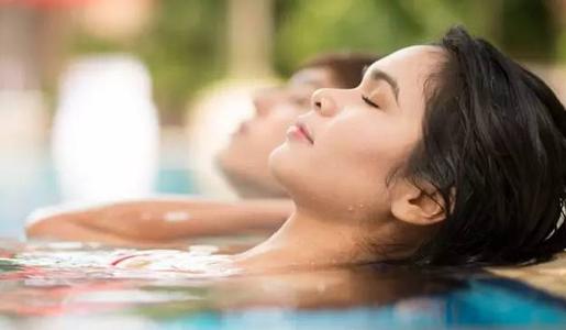 深蹲后腿疼吃什么药,深蹲后腿疼还能坚持锻炼吗