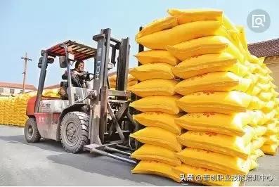 复合肥种菜会烧根烧苗吗,复合肥烧苗是什么原因