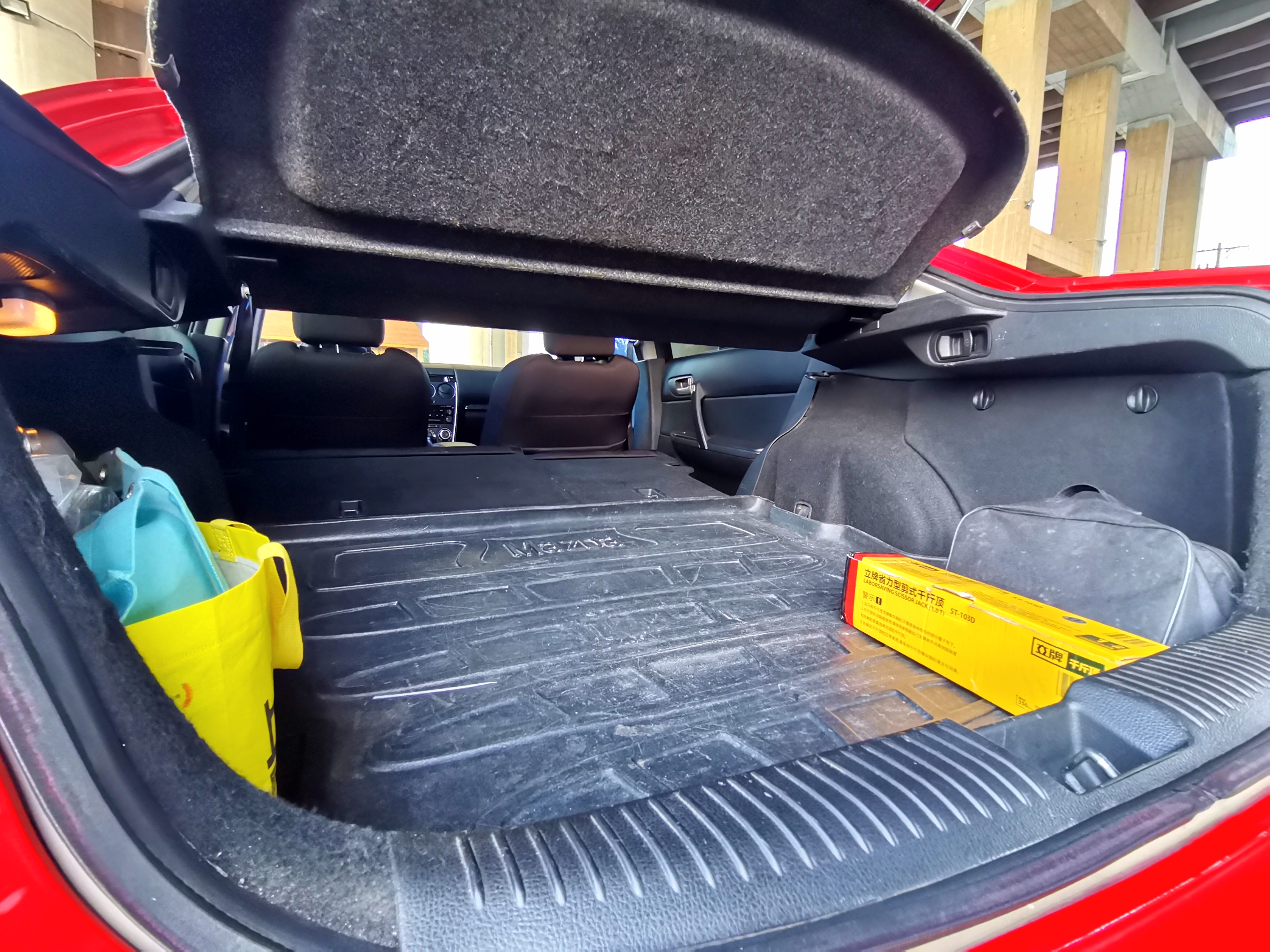 亮黑马自达6,亮灰马自达六