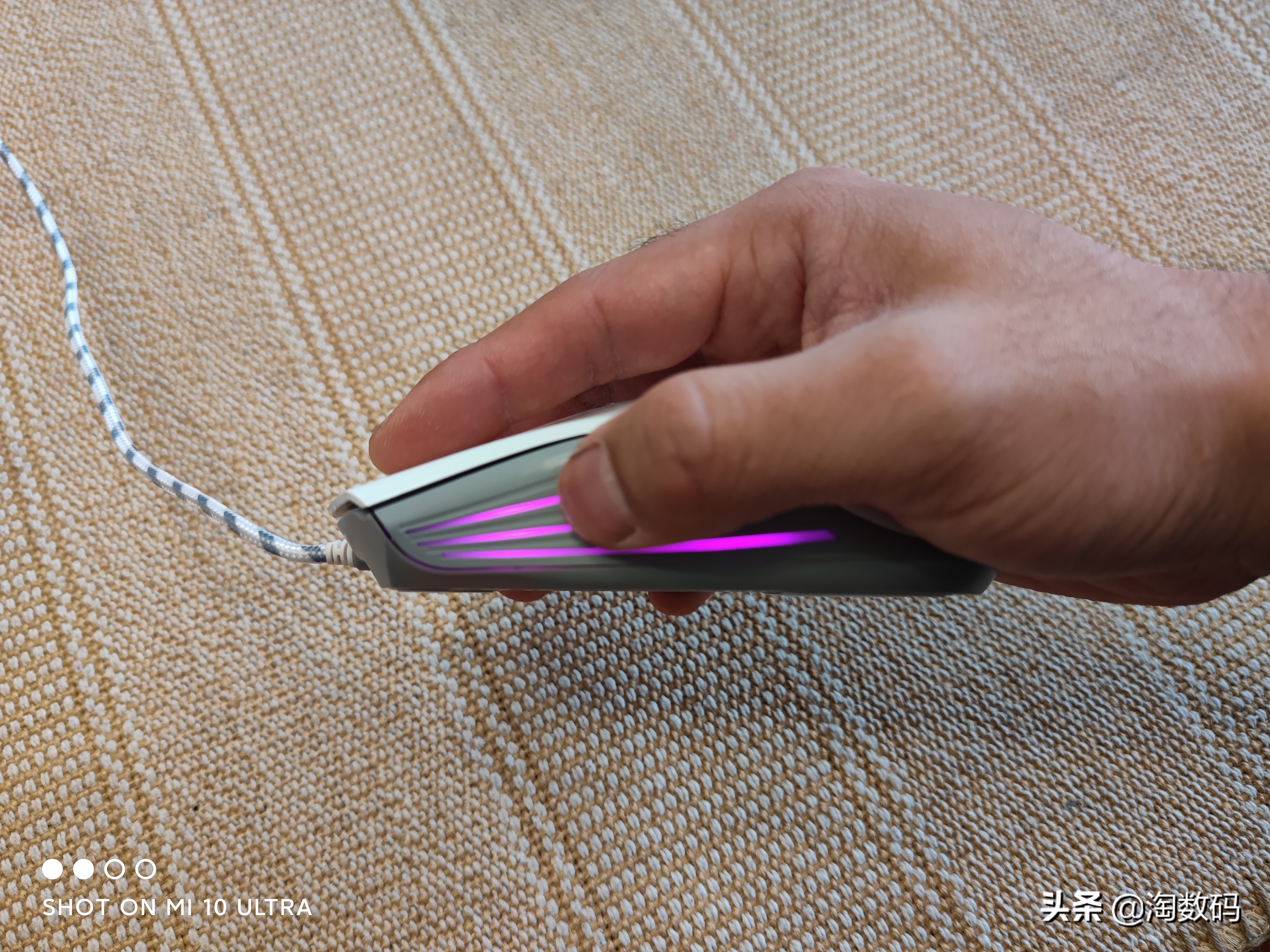 欧姆龙鼠标微动开关盖子如何拆,欧姆龙蓝点微动鼠标