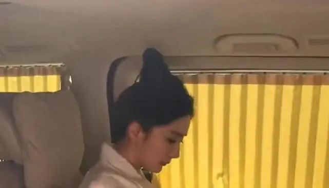 杨幂被*拍偷**裙底，他们还说“是她裙子太短”