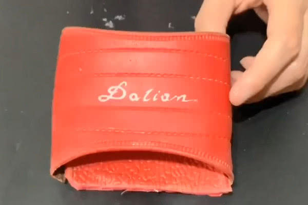 拖鞋坏了可以扔一只吗,拖鞋坏了扔垃圾桶