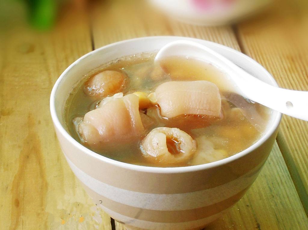 坐月子产妇喝什么水,喝什么汤奶水比较多又不长胖