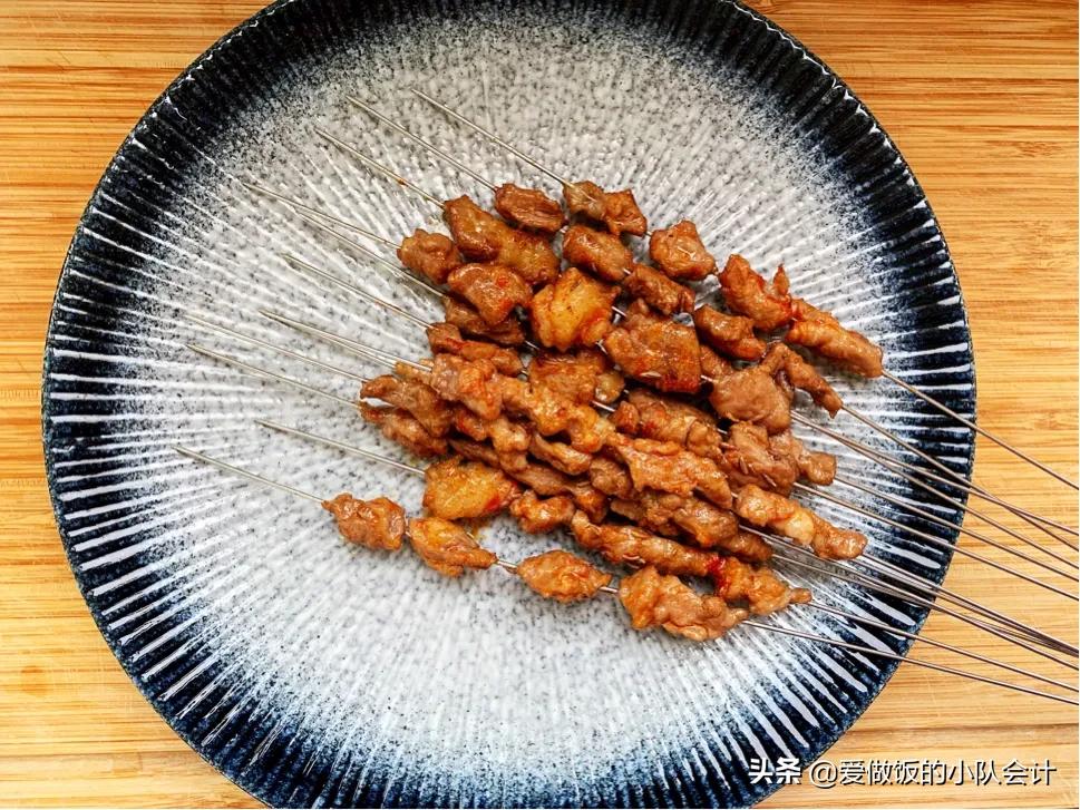 羊肉串可以直接烤么,羊肉串怎么烤能烤出烧烤店的味道