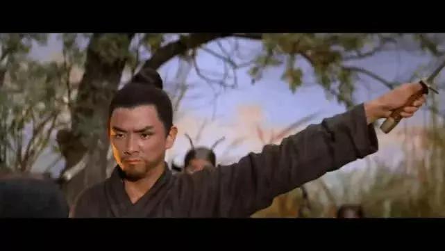 邹文怀怎么请李小龙来香港的,香港影坛大亨邹文怀