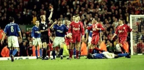 凡人-杰拉德：割开血管，仍是利物浦的颜色