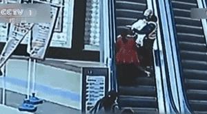 婴儿车推着才走对宝宝有什么危害,宝宝多大可以用婴儿车推着出去