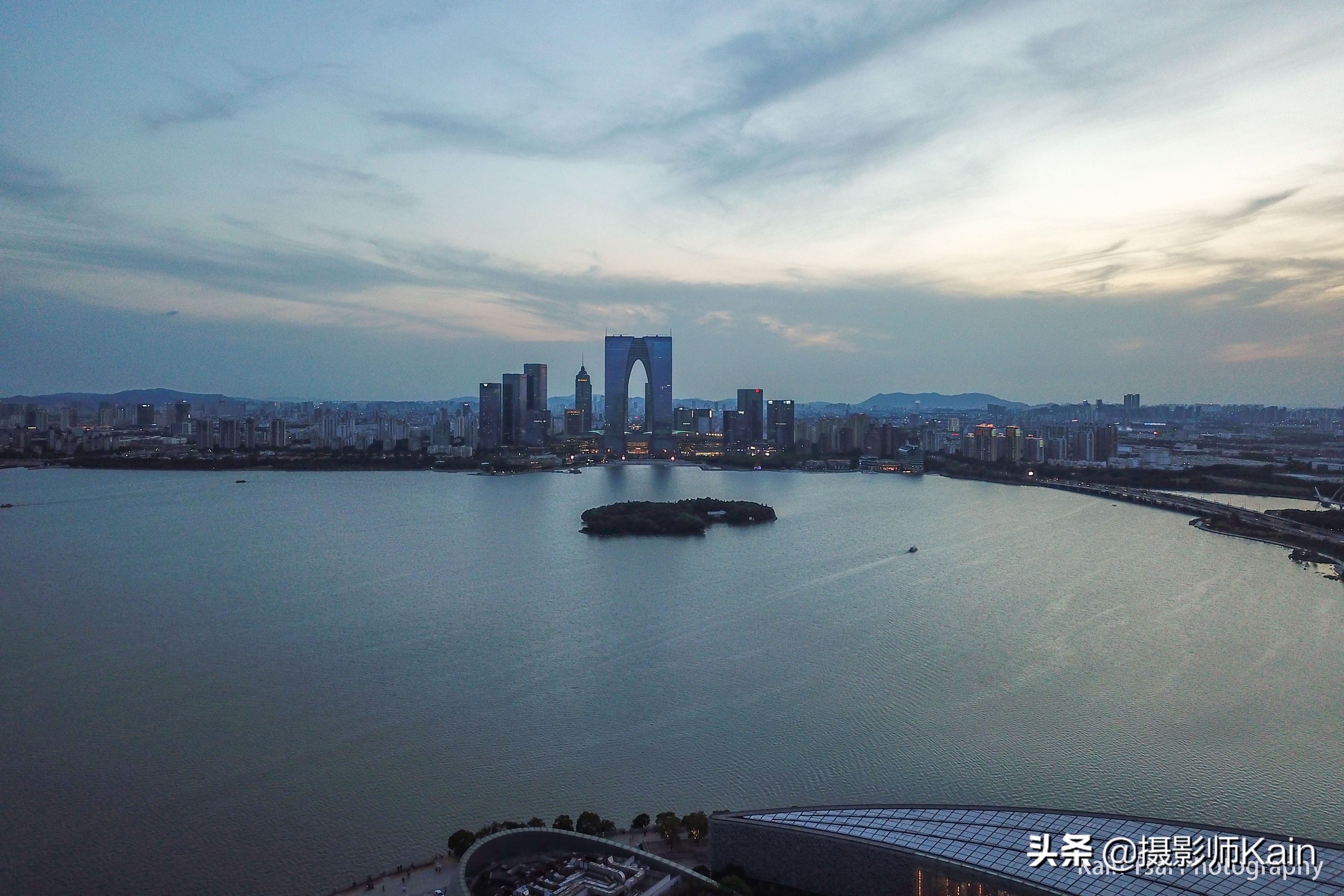 苏州金鸡湖城市广场俯瞰图,航拍苏州金鸡湖cbd