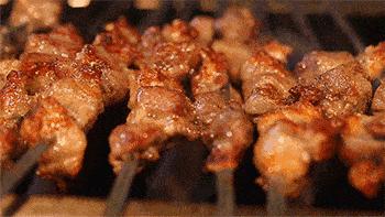 烧烤师傅教你零基础烤羊肉串,买直接串好的羊肉串怎么烤