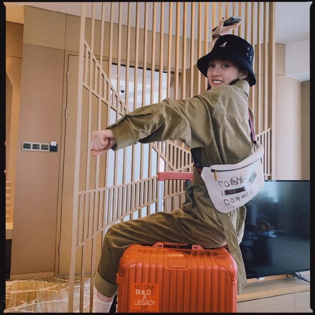 这周女艺人们穿了啥潮流尖儿货刘雯的夹克我先锁了