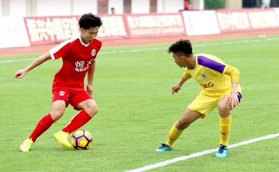 踢足球学校是如何训练的,学校足球联赛应该怎么训练