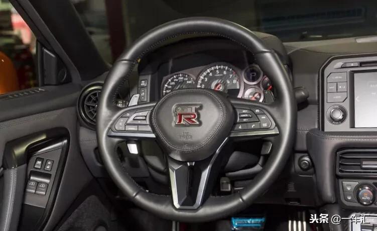 16款日产gtr超级跑车实拍详解,最快的跑车日产gtr