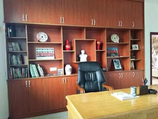 村里土豪的三楼自建房,女子在农村自建3层小楼没钱装修