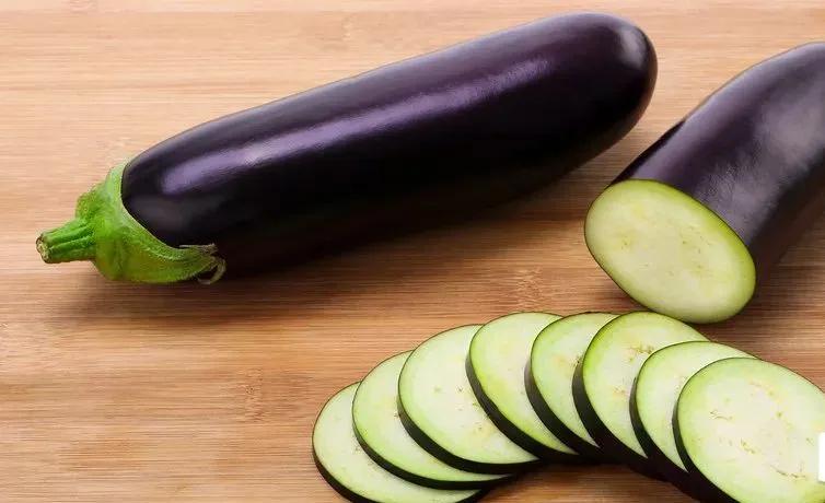 茄子不要炒着吃教你一招,专家说茄子尽量少吃