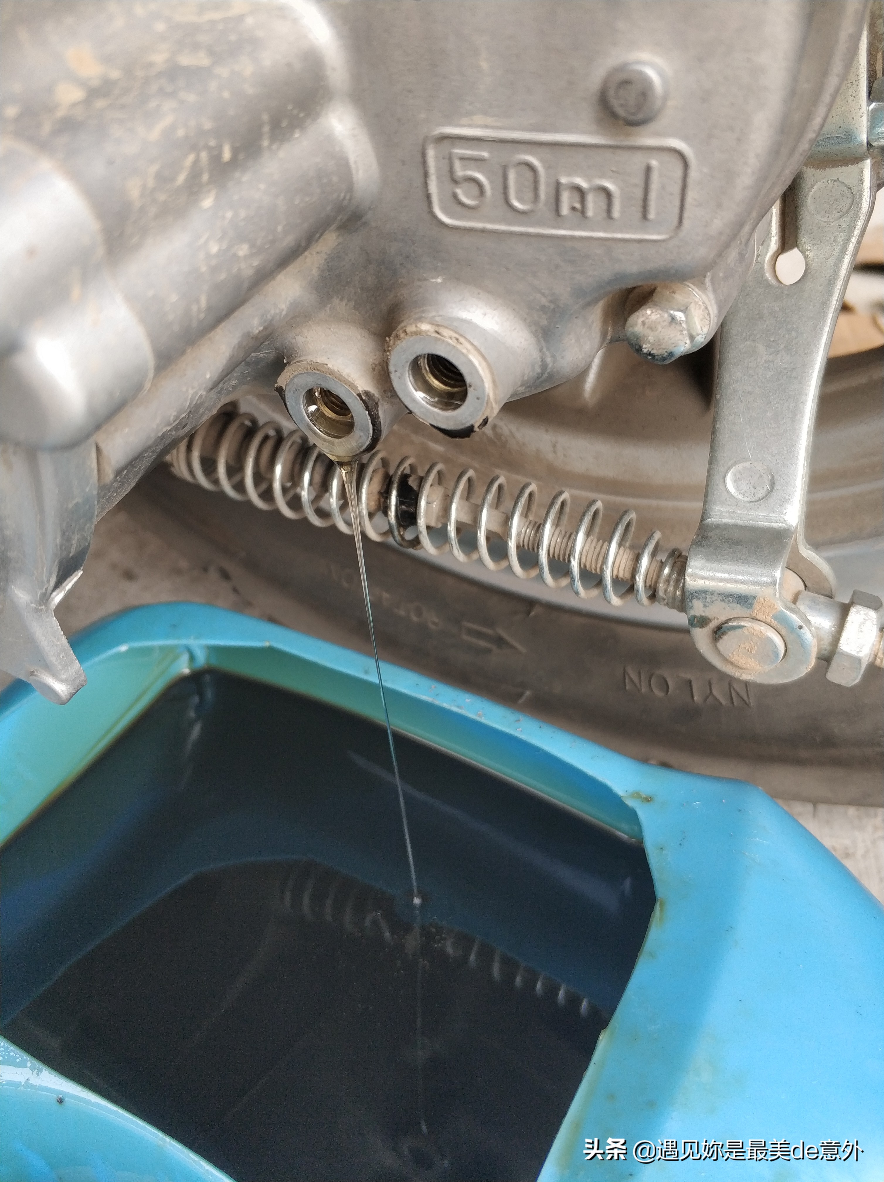 踏板摩托车齿轮油加多了会怎么样,踏板摩托车齿轮油多少公里换一次