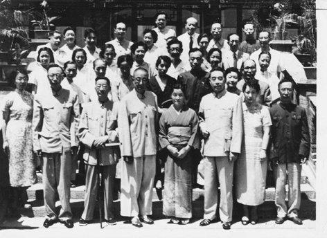 清朝灭亡后,王爷落魄成小贩,毛主席亲批:必须重用