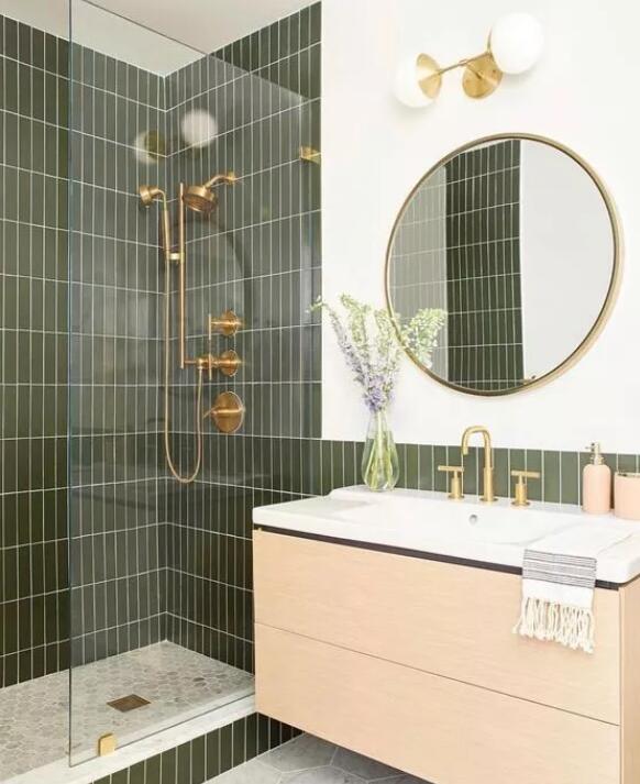 卫生间杂乱无章,卫生间很乱全是管子怎么办