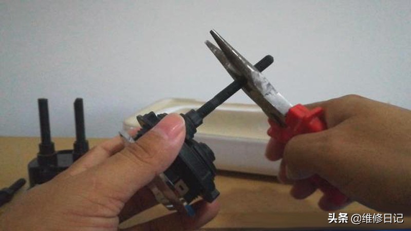 卫浴水箱修补最快的方法,座便水箱按钮不弹怎么办