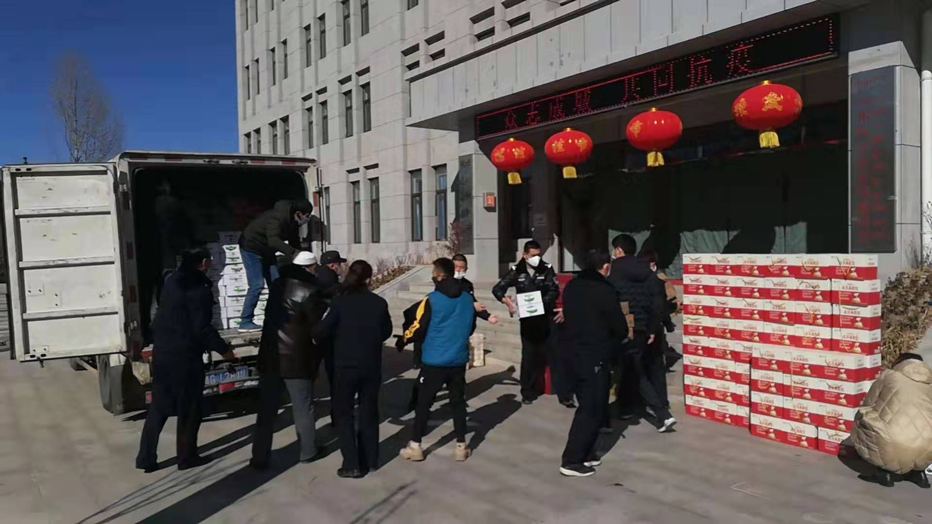 抗击疫情党员暖心慰问社区工作者,抗疫一线的基层党员干部