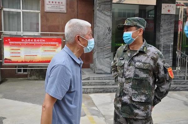 军分区司令带队检查防疫情况,泌阳领导检查疫情防控