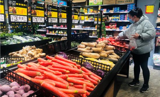 “*身卖**续命”、“疯狂关店”，华润万家能甩掉催命符吗？